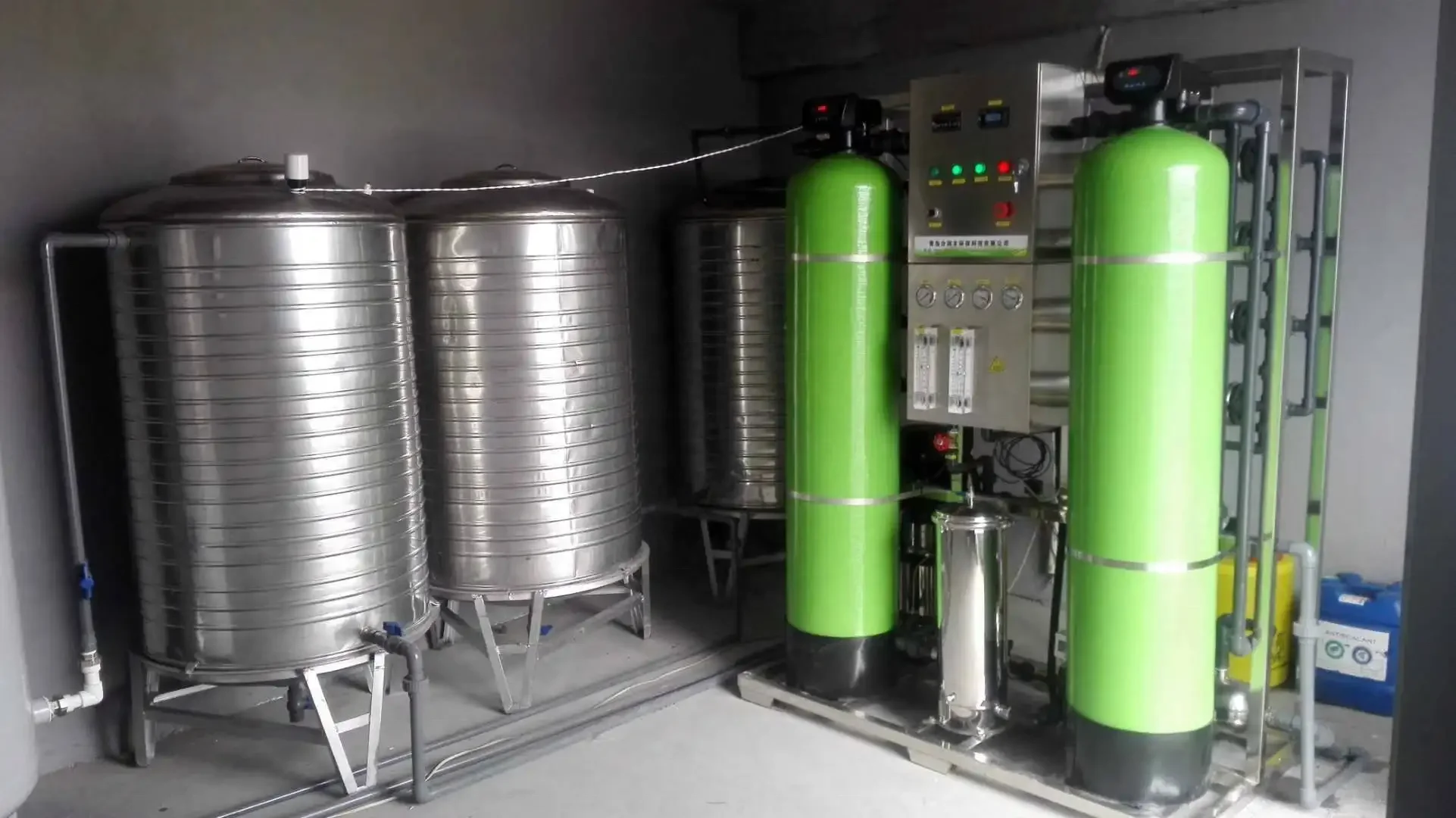 RO demineralisation produce car shampoo water softeners water treatment machinery 250 lph Automatic deionized water borehole pu