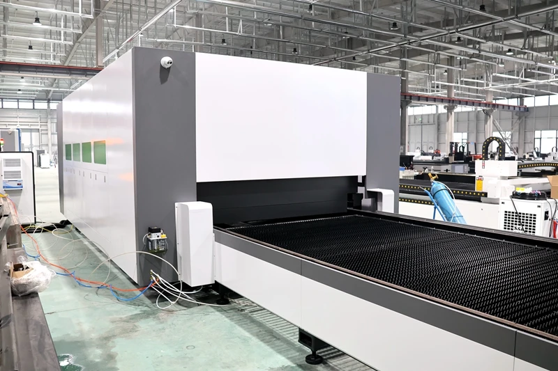 6kw 12kw 20kw high Powerful Popular sale Raycus Laser Source enclosed cover fiber laser cutting machine with exchange platform