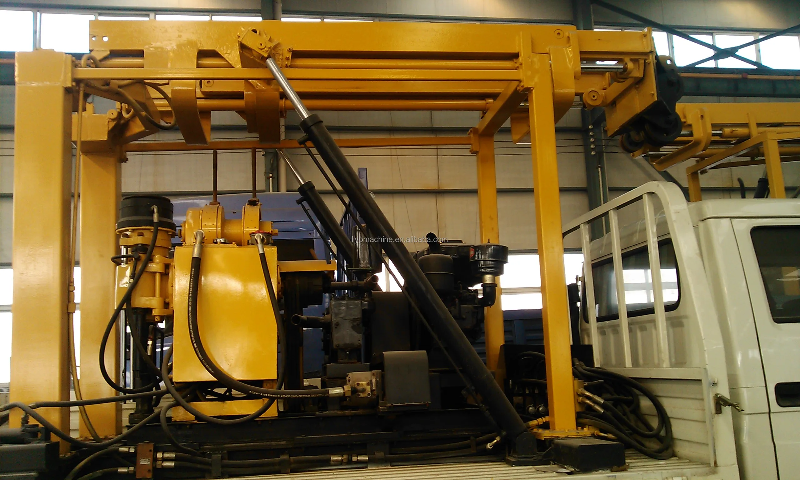 200m DTH Hydraulic water Well Truck mounted drilling rig machine with BW160 Mud Pump