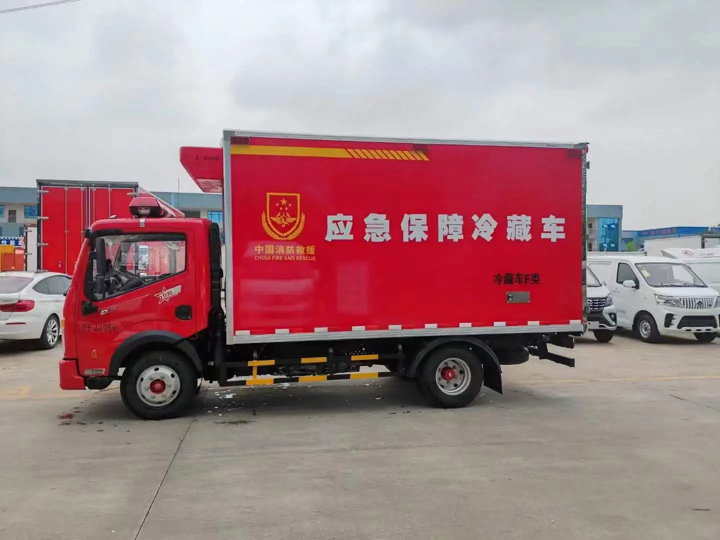 DONGFENG 4x2 емкость легкая морозильная камера коробка для перевозки овощей рыбы грузовика-холодильника