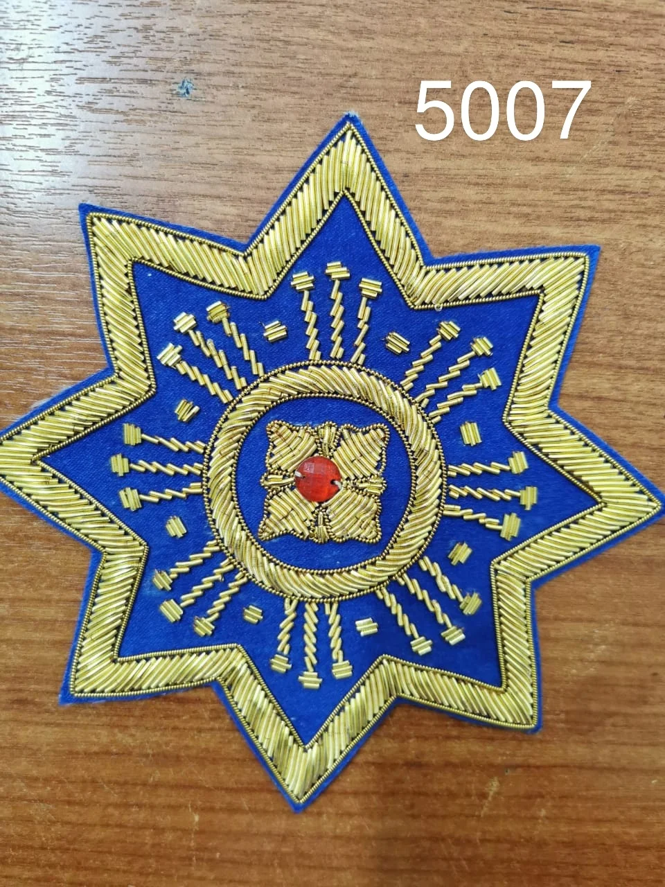 Оптовая продажа вышитые значки ручной работы из прочной ткани качественные дизайнерские аксессуары для униформы