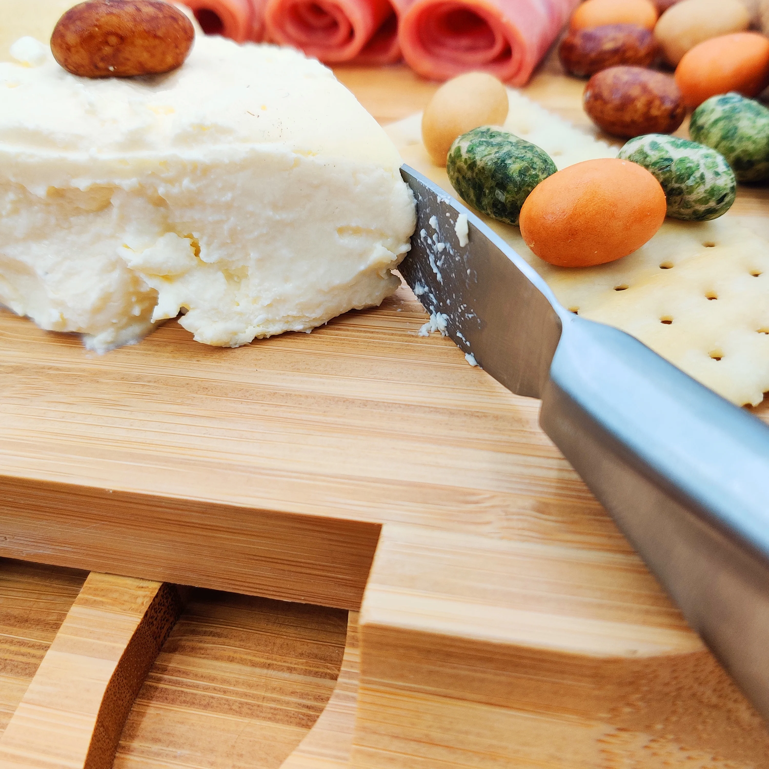 YCZM  Wholesale Custom Large Bamboo Cheese Cutting Board with Knife Set Charcuterie Platter Kitchen Chopping Board