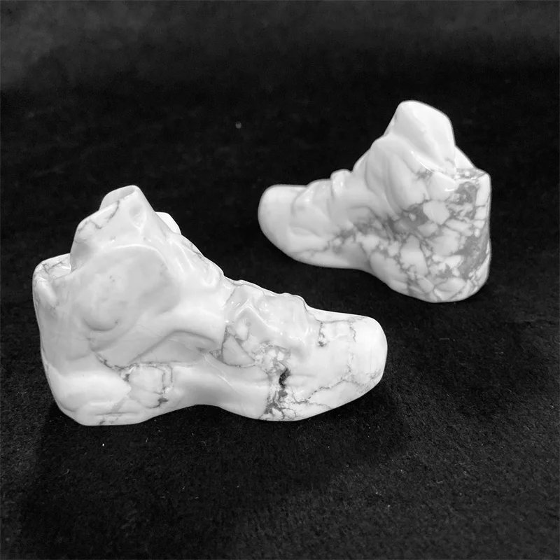 Hot Sale Natural Crystal Carving Shoe Howlite Carved Shoe For Gift Fengshui