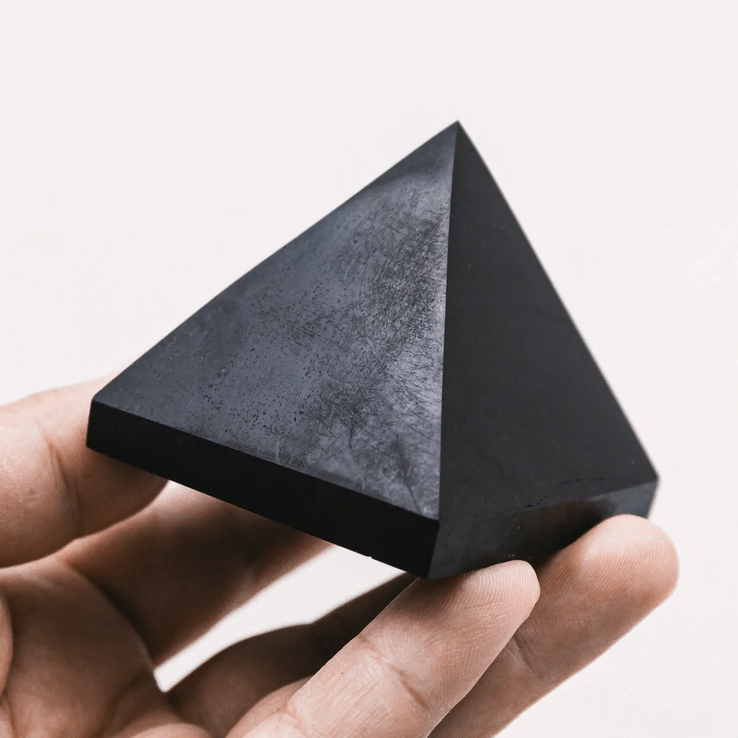 Wholesale Natural Crystal Shungite Pyramid Weight Gemstone Crystal Crafts For Decoration