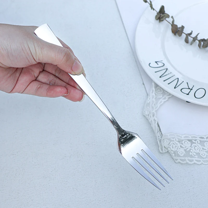 Jieyang Factory Direct Stainless Steel Cutlery Set Metal Spoon Fork And Knife Classic Flatware Set Silverware Set