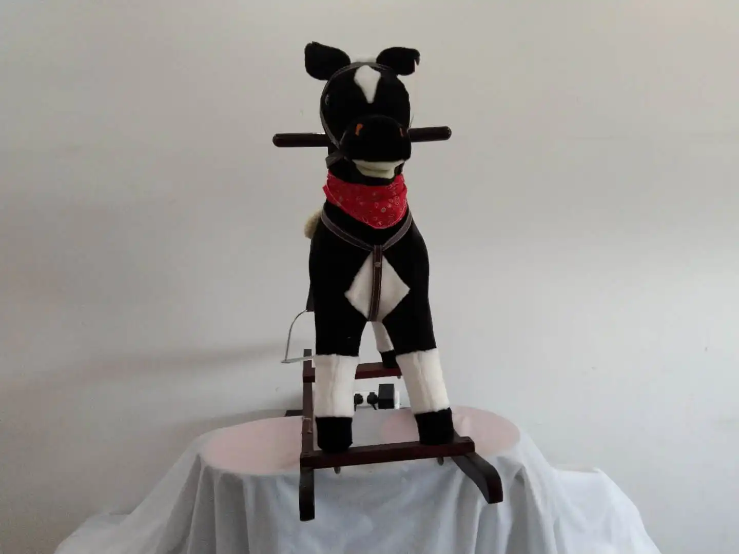 78x28x88cm Promotional Customized Children Light Brown/white Plush Rocking Horse Toy with Red Triangle Scarf&wooden Base