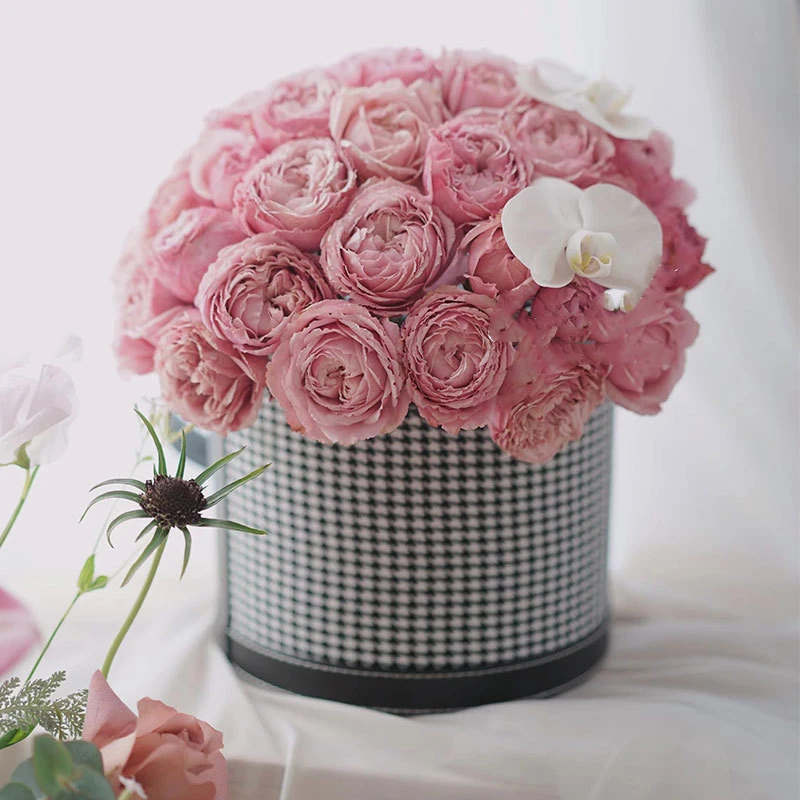 Black swallow grid gift packaging box round square shape cylinder for preserved rose flower bouquet gift packaging with handle