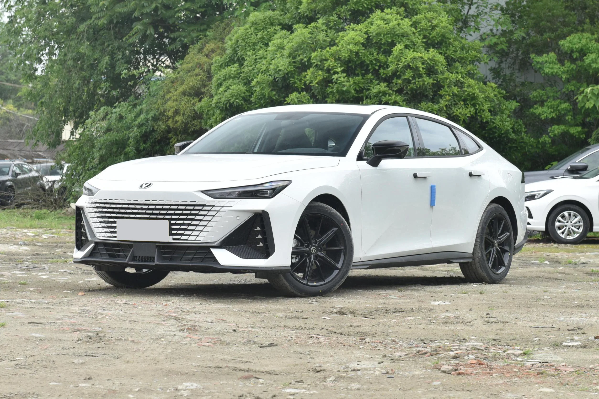Changan Uni-v Заводская оптовая продажа лидер продаж бензиновый автомобиль 2024 Лидер Uni V 5-местный Унив бензин