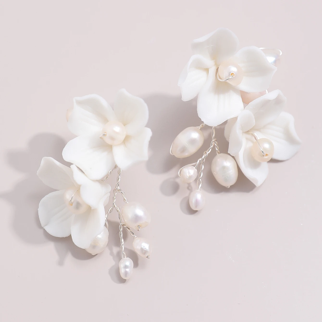 Женские серьги-гвоздики