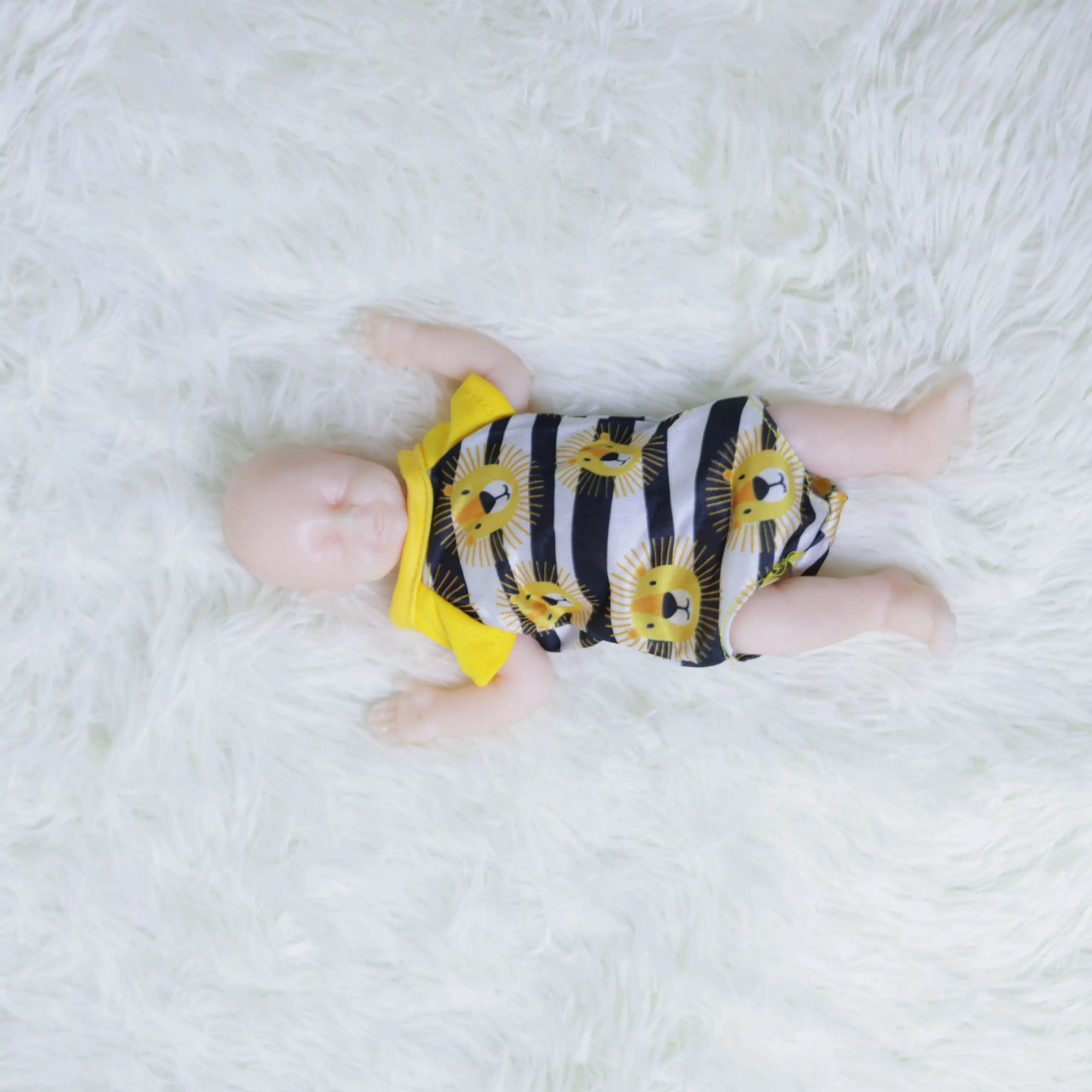 8inch Real Reborn Doll Baby Silicone Body(girl) Newborn Baby Lifelike Painted Skin With Pacifier bottle and outfit for gifts