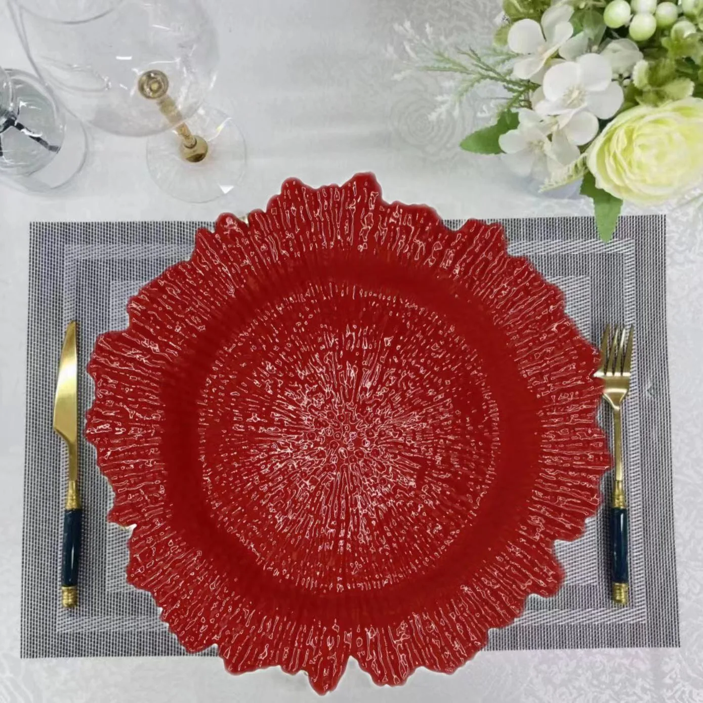 High Quality Irregular Shape Plastic Plate Red Color Dishwasher safe 13 Inches Cutlery Plastic Plate for Wedding Party