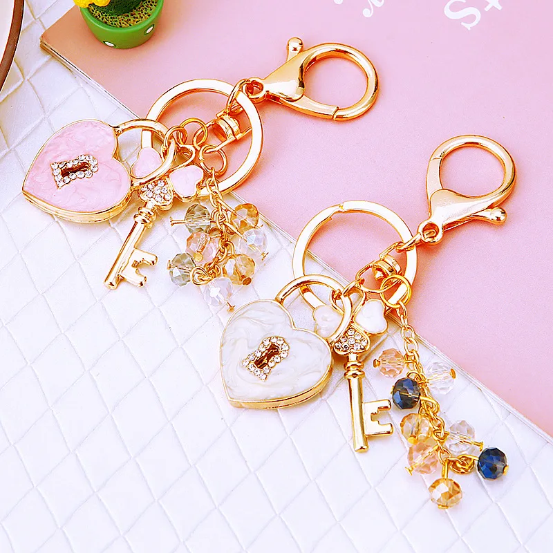 Wholesale Gift Female-Friendly Creative Clover Love Lock Metal Keychain Diamond Inlaid Concentric Lock Bag Pendant