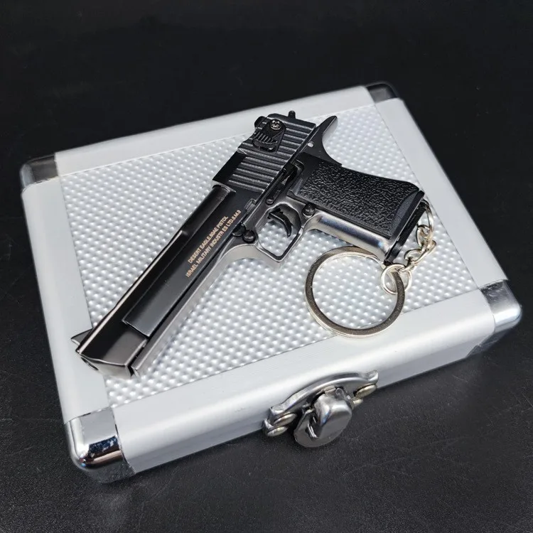 High quality 1:3 Metal model desert eagle keychain miniature toy gun alloy gun collectible toy gift pendant