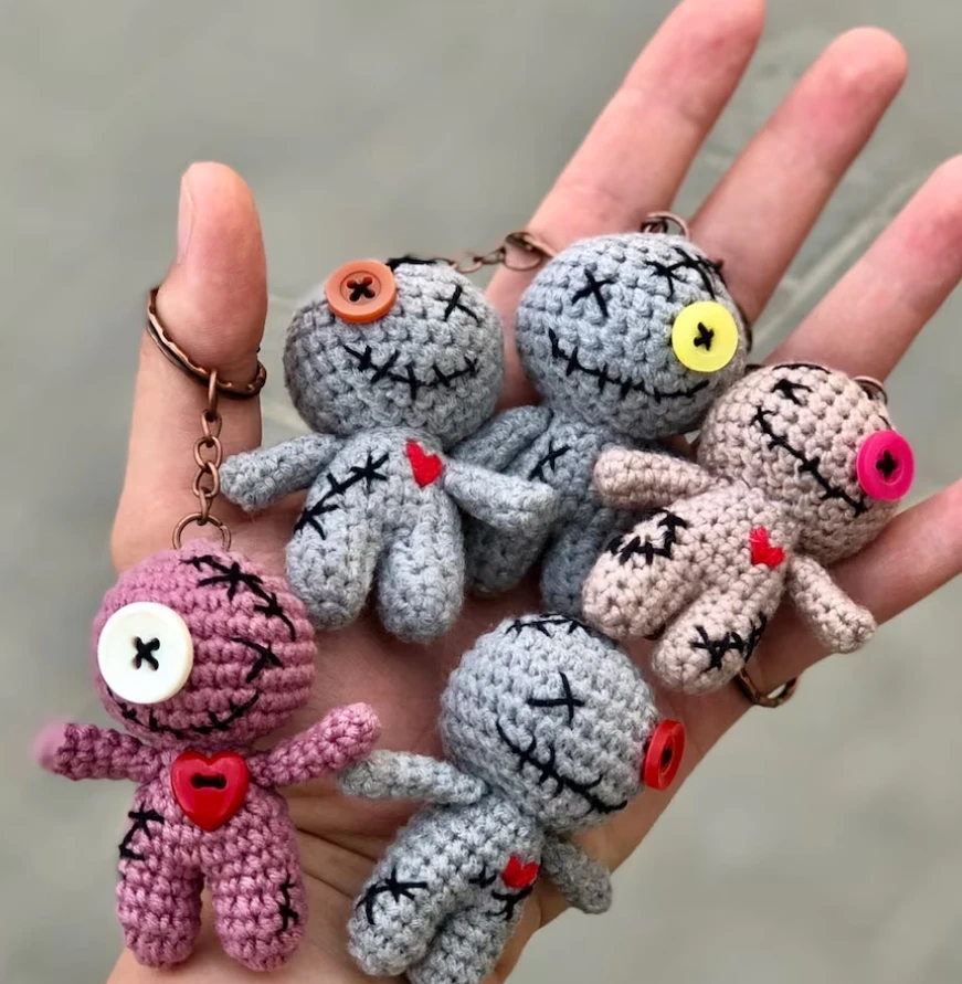 Оптовая продажа вязаные вручную милые цепочки для ключей Voodoo amigurumi детские игрушки ручной работы хлопчатобумажные материалы
