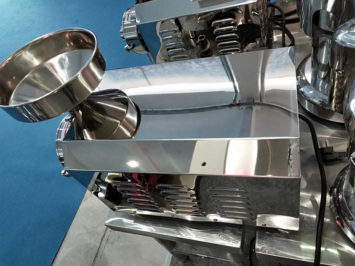 Industrial food spices/ Dry Ginger Powder Pulverizer Electric Grinder Herb Machine