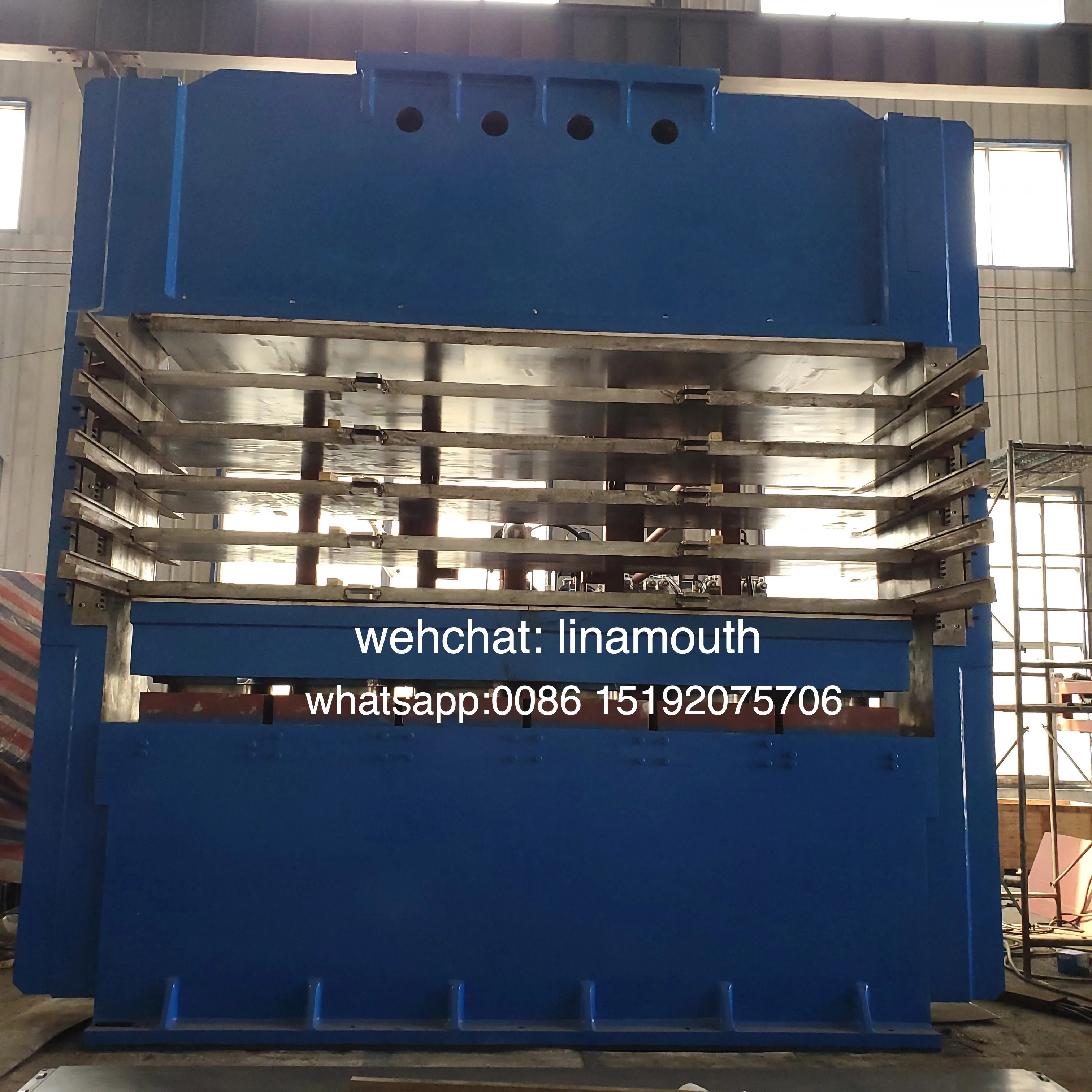 Tyre tread making machine for vulcanizing rubber tread