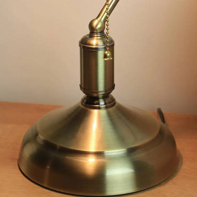 Настольная лампа в античном стиле декоративный прикроватный ретро-светильник из зелёного стекла и латуни сельском