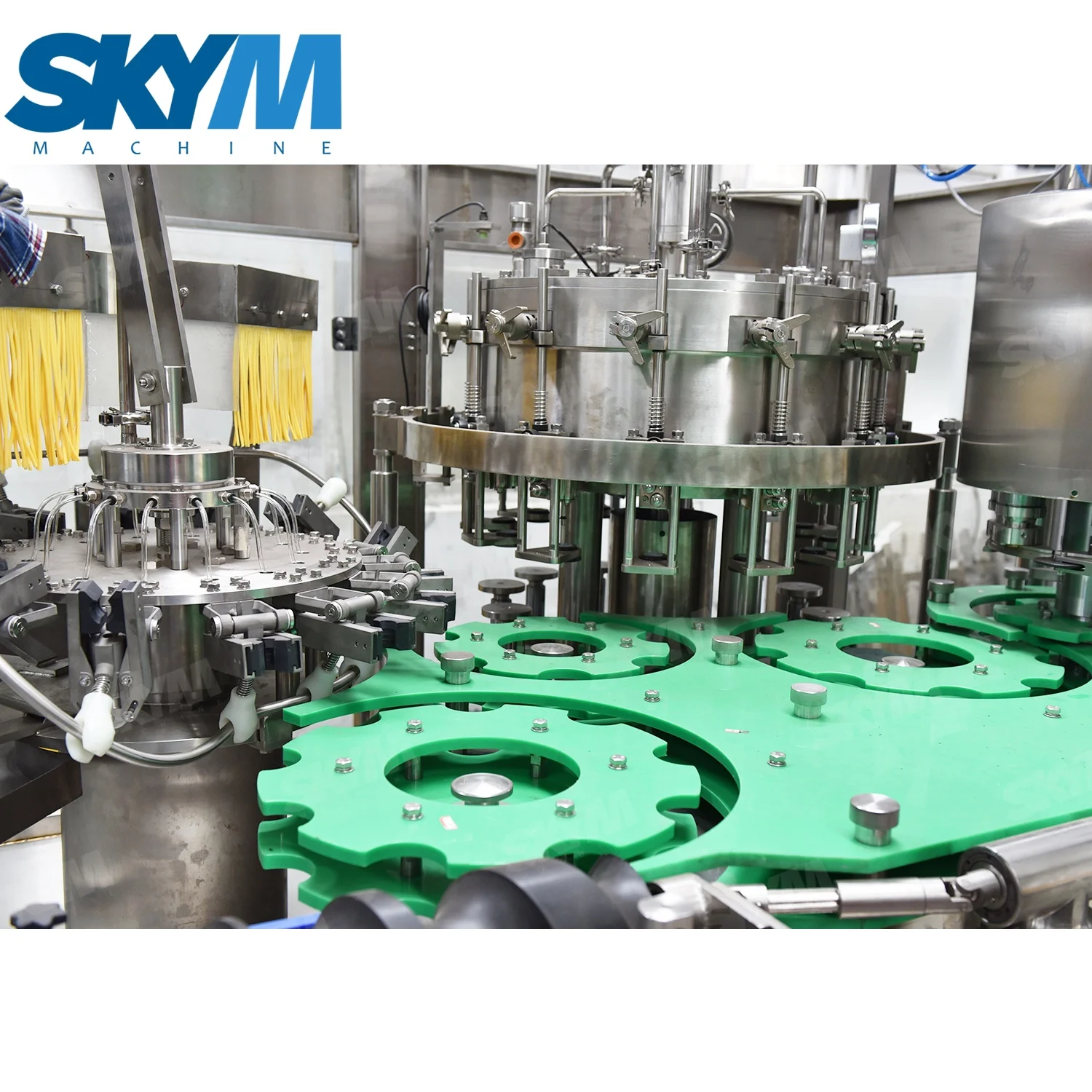 Factory Price Screw Cover Glass Bottle Beer wine liquid Equal pressure filling Machine bottling filling production line
