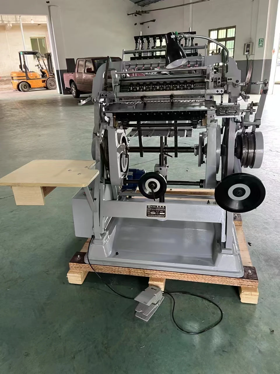 SG-01A полуавтоматическая швейная машина для книг