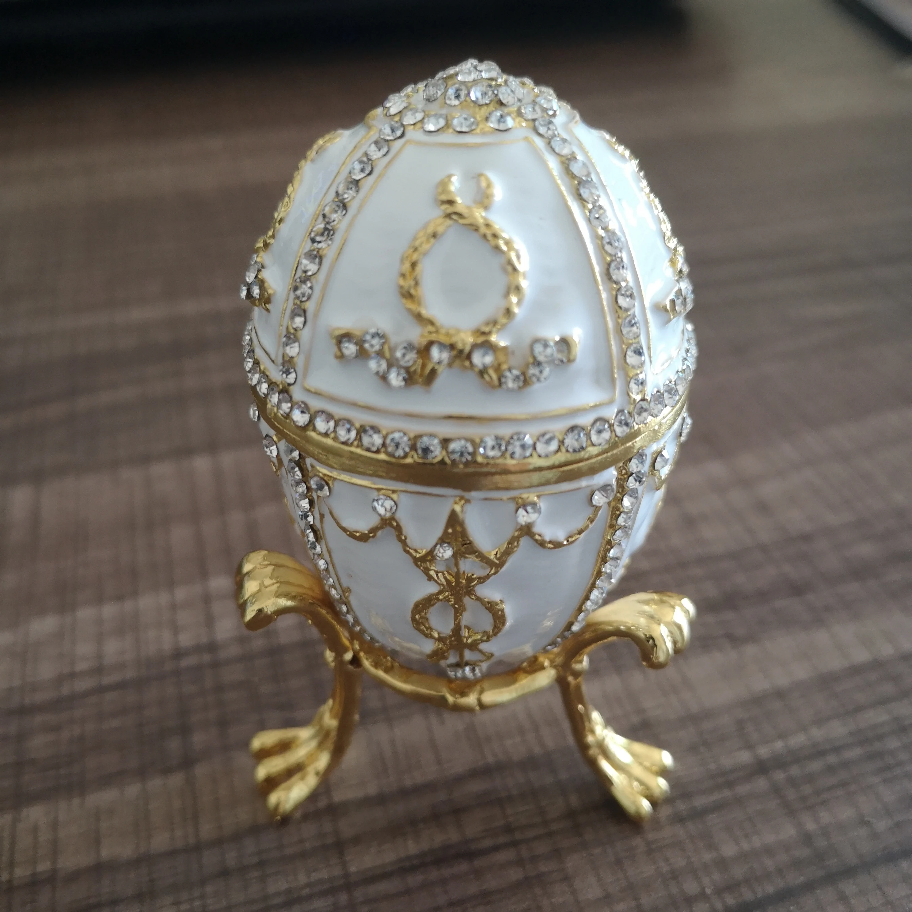 Hot selling 2021 white enamel handmade easter egg metal jewelry box for easter gifts