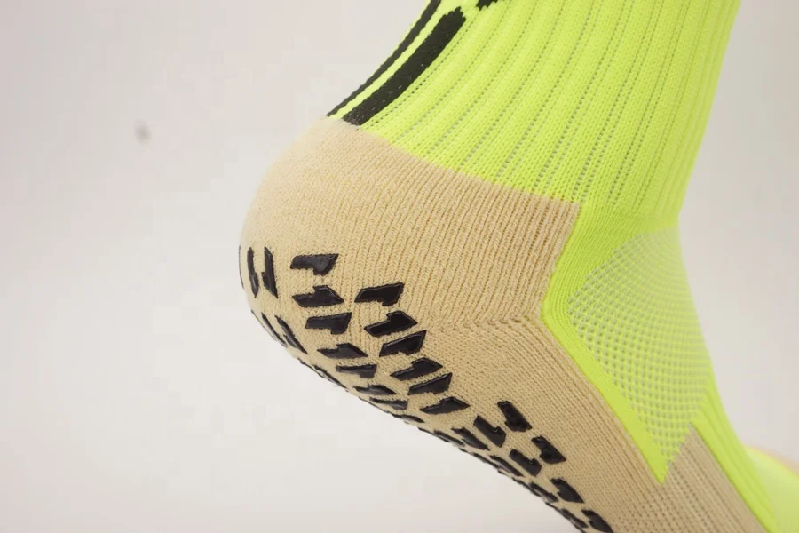 LINGTU Wholesale high quality Anti Slip Sock Non Slip Soccer socks Sports Performance Football Grip Socks For Men and children