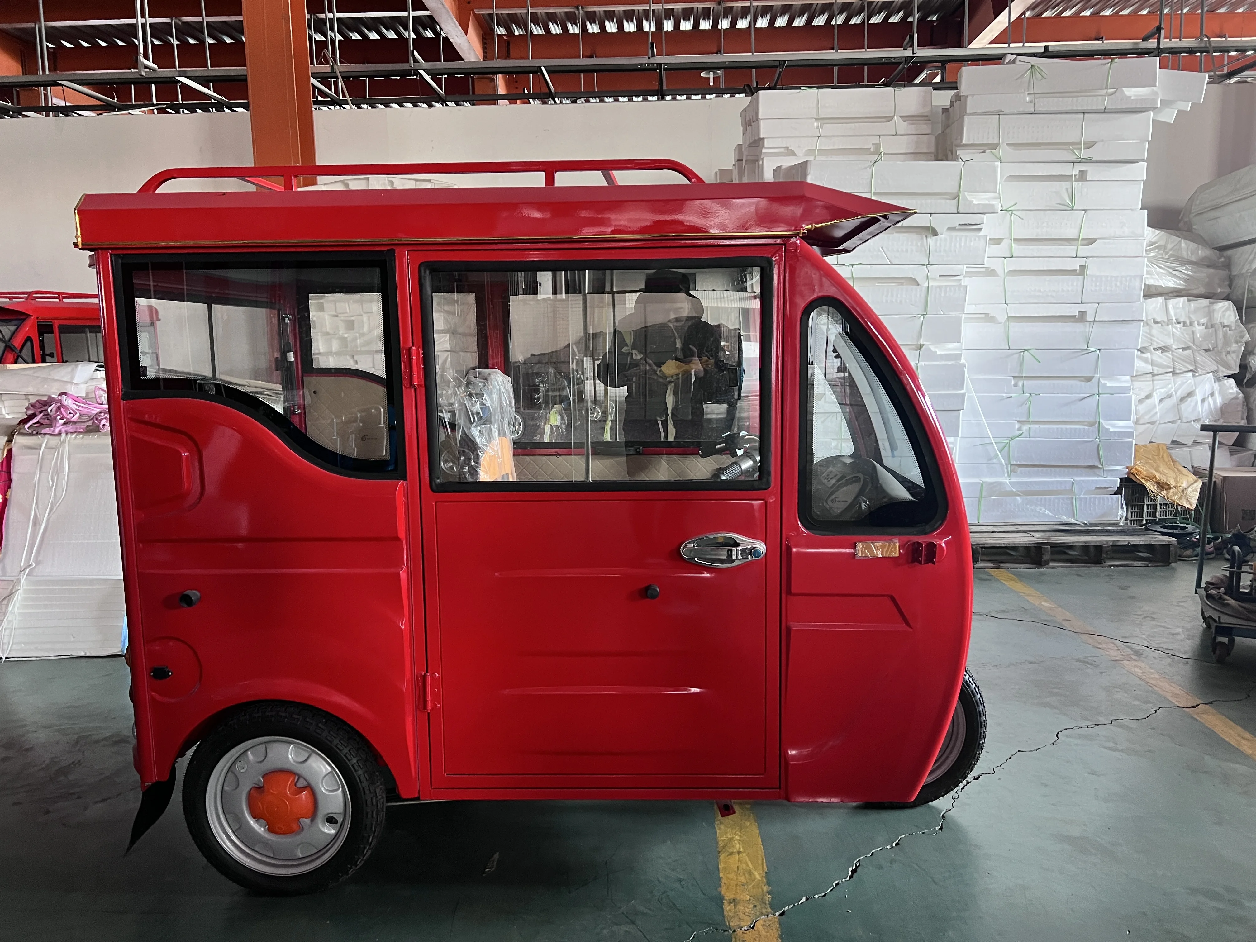 New Design 48v 60v 72v 800w 1000w 1200w 1500w 2000w Family Steel Closed Passenger EEC Three Wheel  Electric Tricycle  Certified