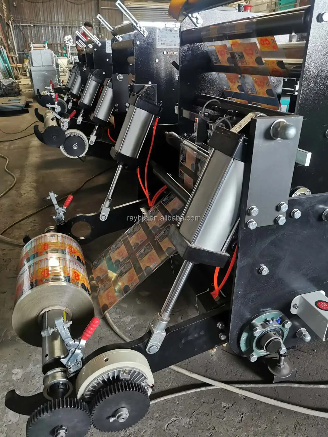 Central Sealing Bottom Cutting Pouch Making Machine