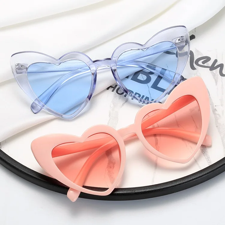 17070 Fashion Cute Women Heart-shaped Beautiful Sunglasses 2021