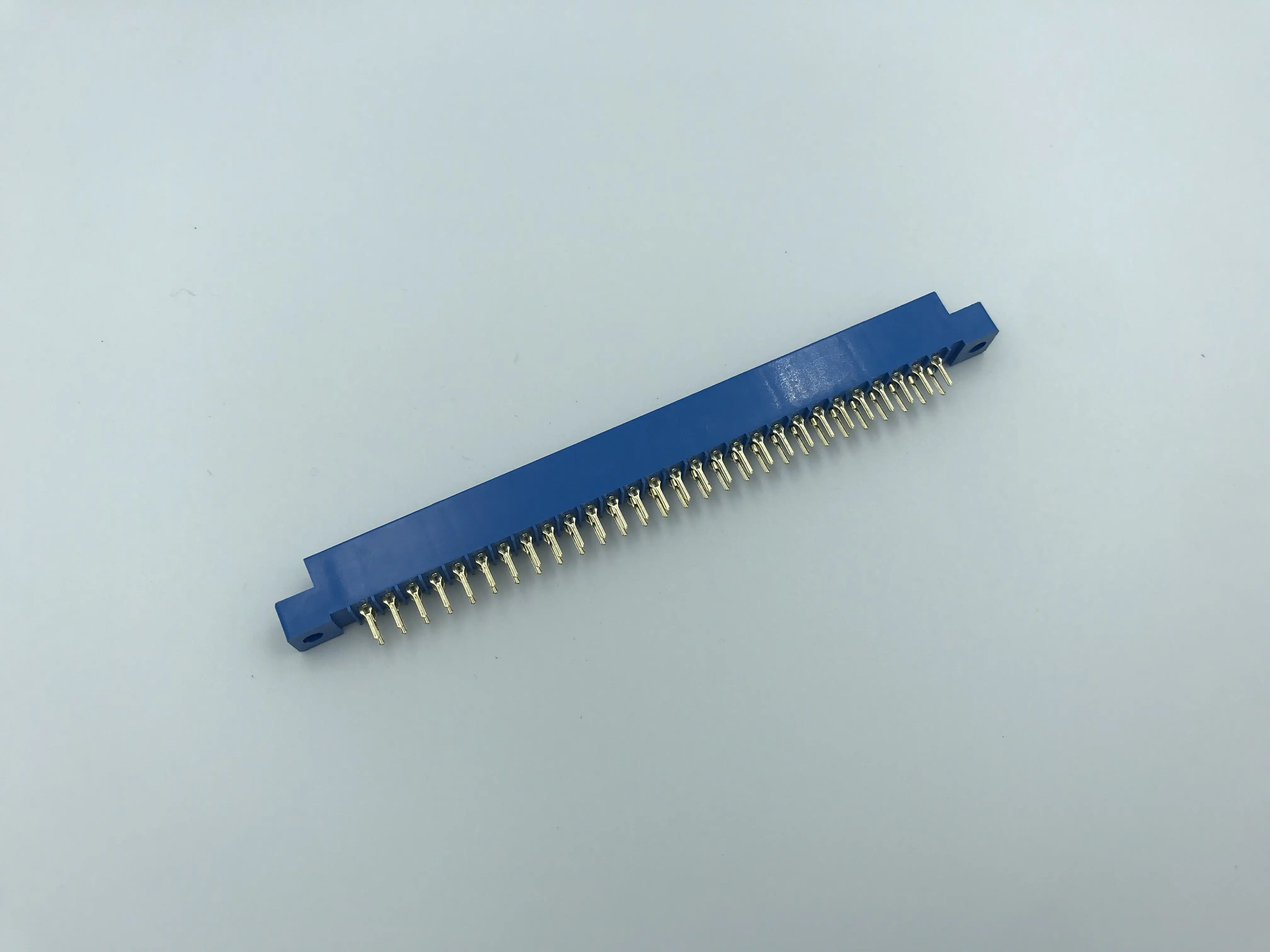 2.54mm Pitch Edge Card Connector With Ear Type 44 56 60 72 86 100 pin CE ROHS LL1038-2