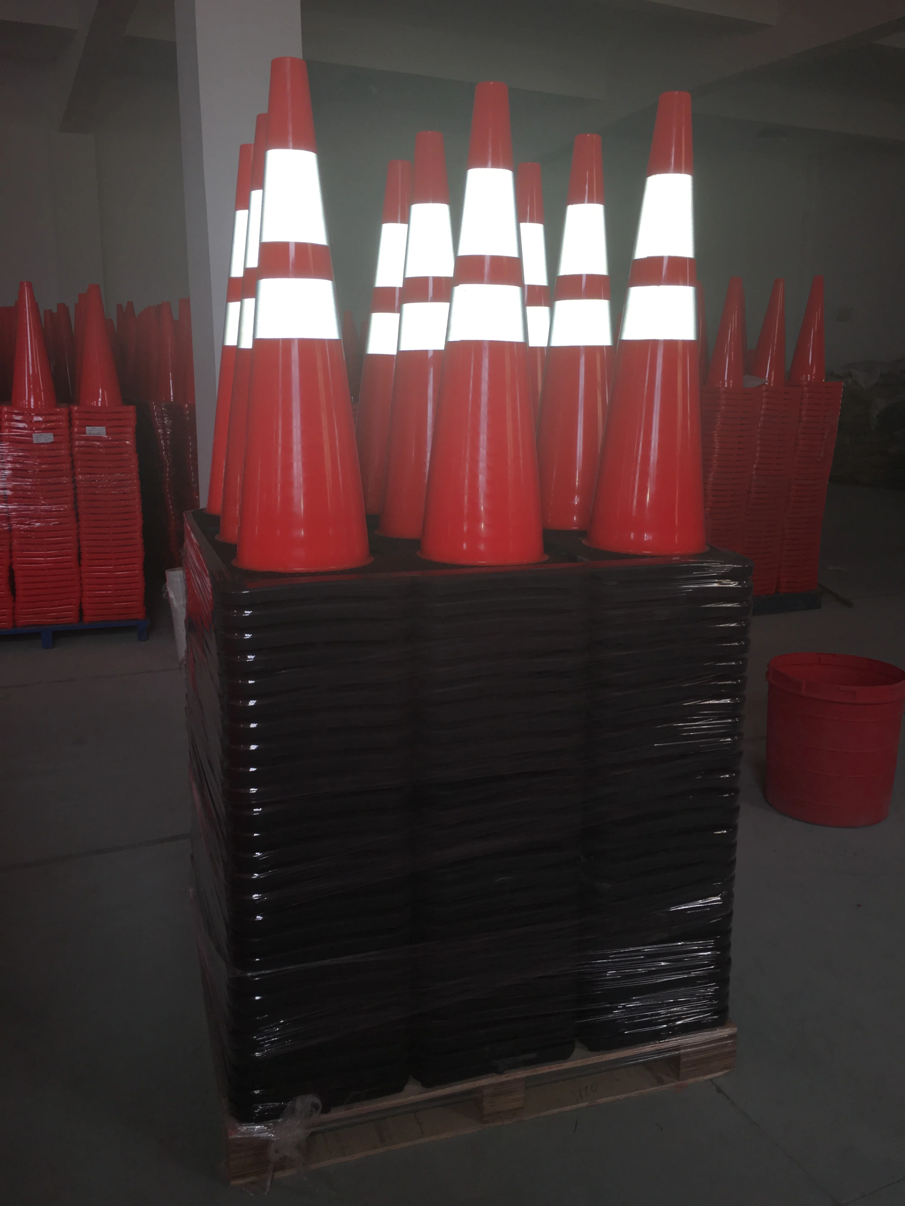 36 inch quality traffic cone with black base pvc soft