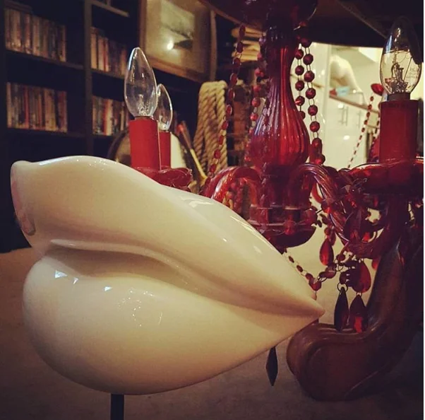 Витрина из стекловолокна для макияжа