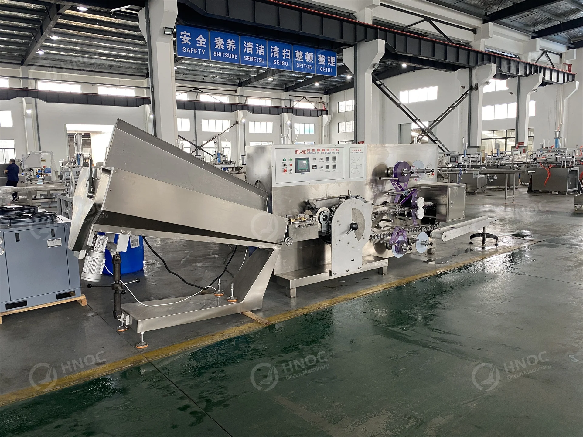 Full automatic irregular  bear  Lollipop production line auto hard candy making machine candy machine maker