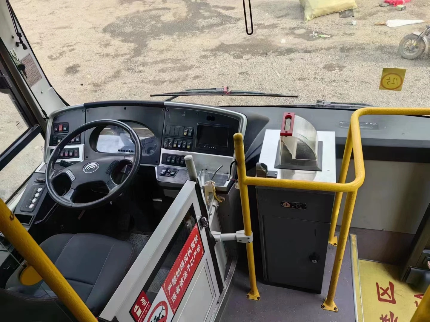 Hybrid City Bus Tour Transit Bus for Sale Yutong Second Hand Low Floor Sightseeing Coach