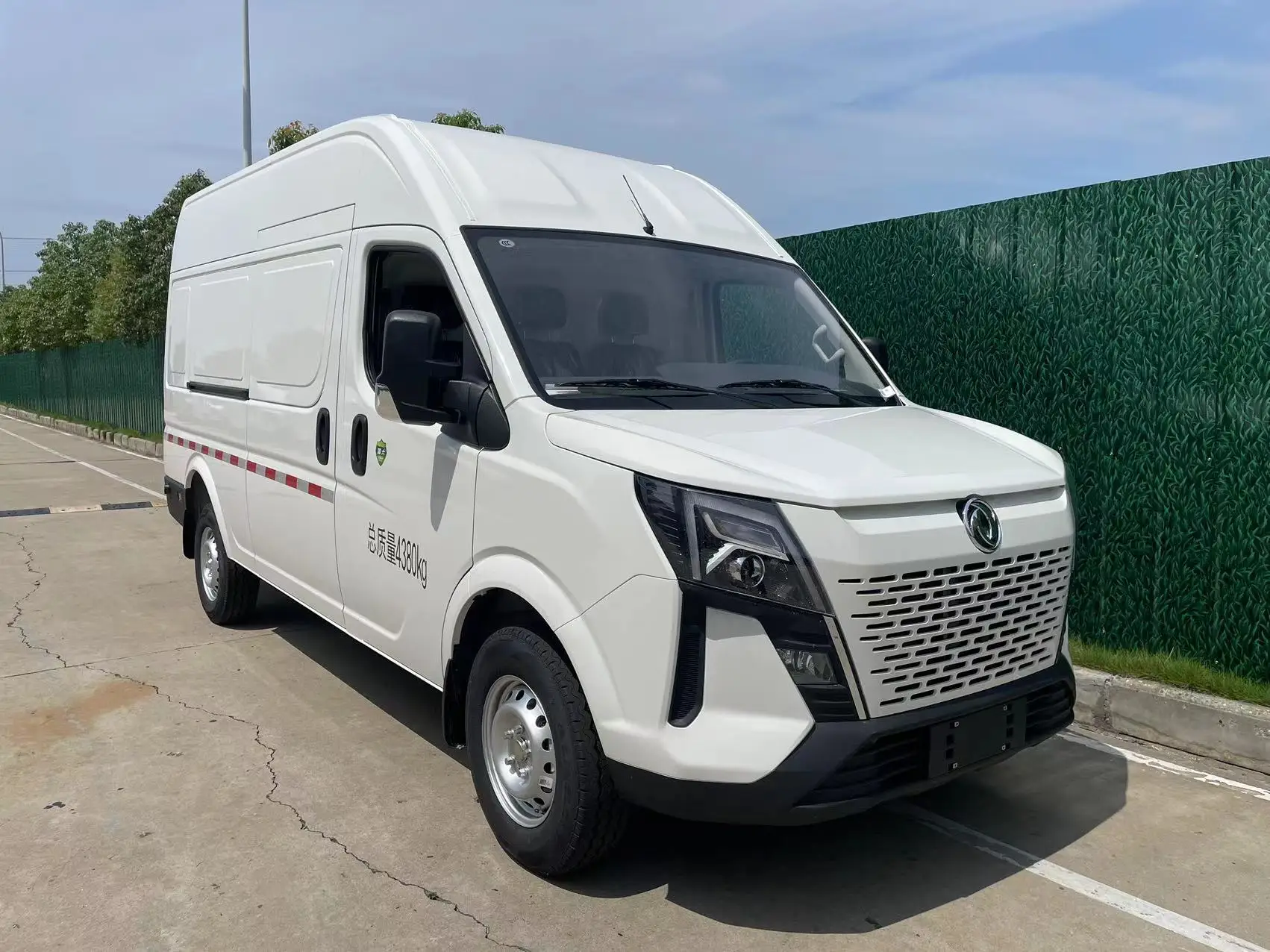 2024 Newly Arrival DFAC V9 Diesel Powered 2 Seats Cargo Microvan with 12cbm Cargo Space M9T Engine A/C on Sale