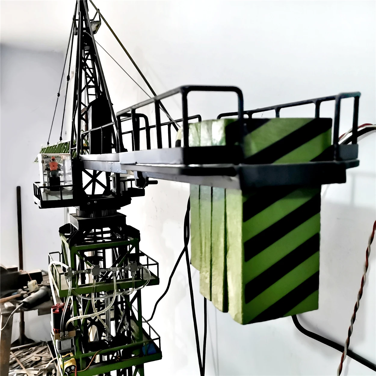 The material is excellent and suitable    QTZ100 Buy Used Tower Crane  Models