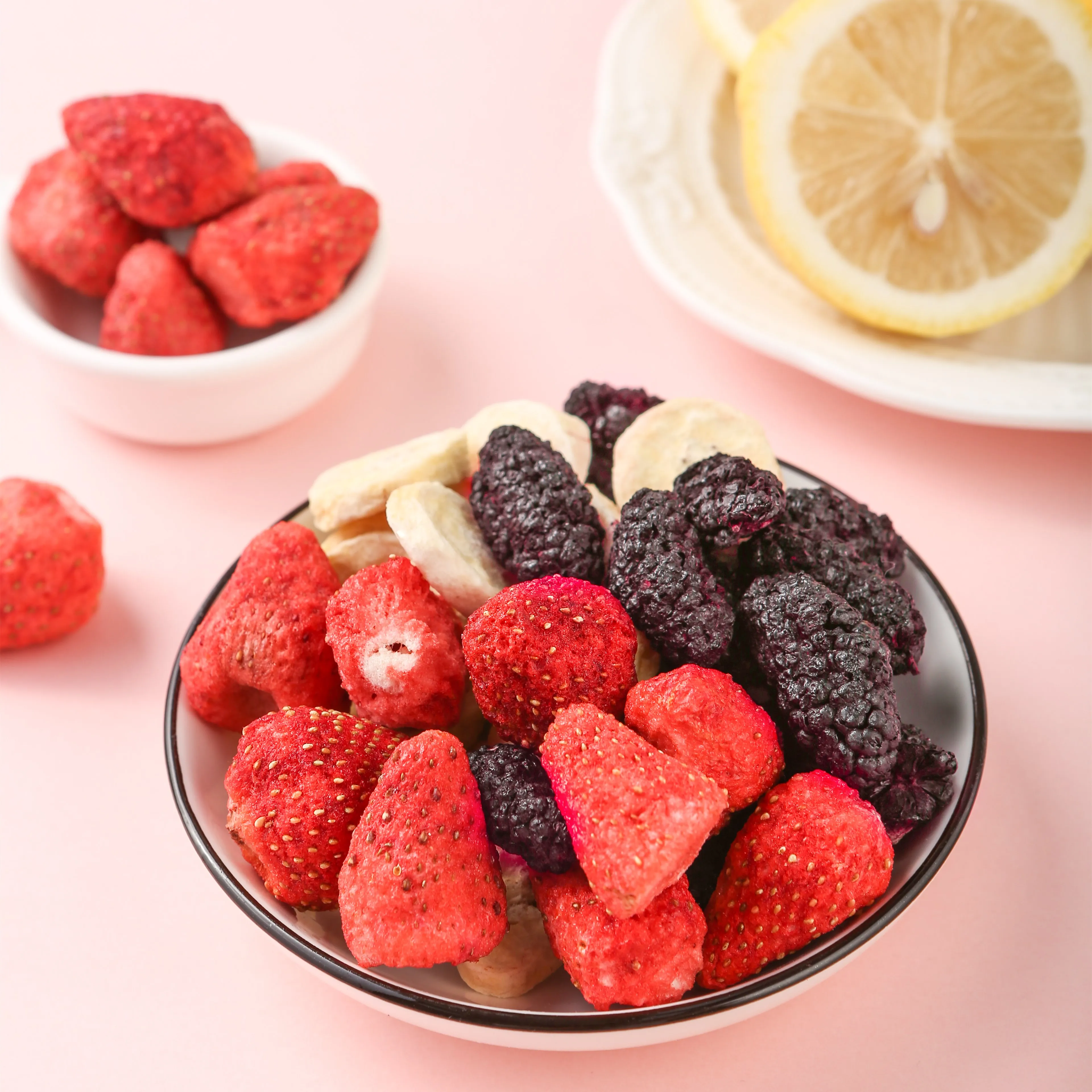 Factory Price 5-10KG Bulk Freeze Dried Foods/ Fruits Freeze Dried Strawberry Whole 15-25mm 25-35mm