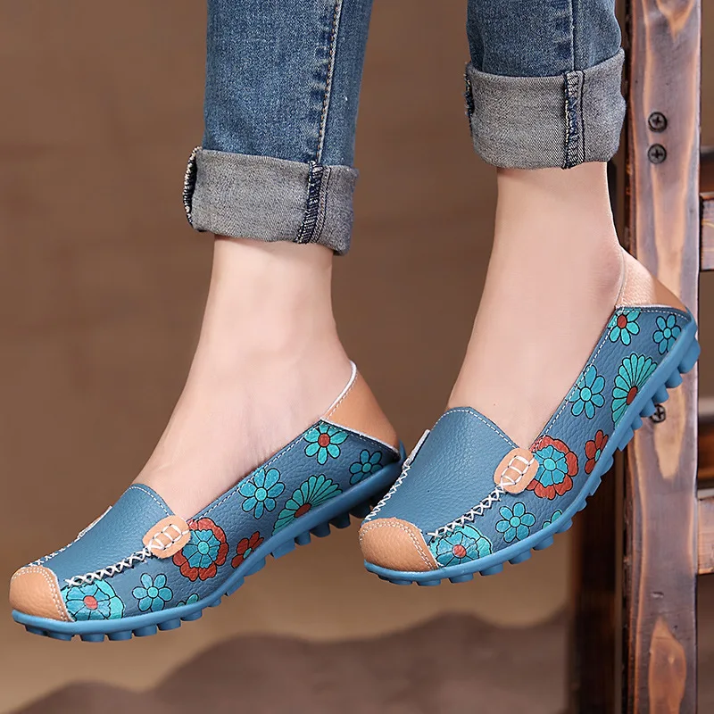 Hot Sale Women Soft Bottom Leather Floral Printed Bean Shoes Mother Shoes Low Price Drop Shipping Women Cowhide Flat Shoes