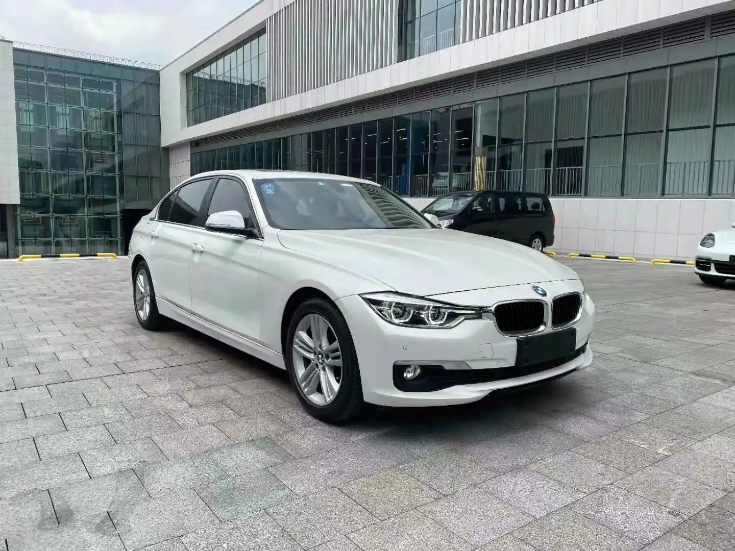 BMW 3 серии 2017 320Li модная модель автомобиля