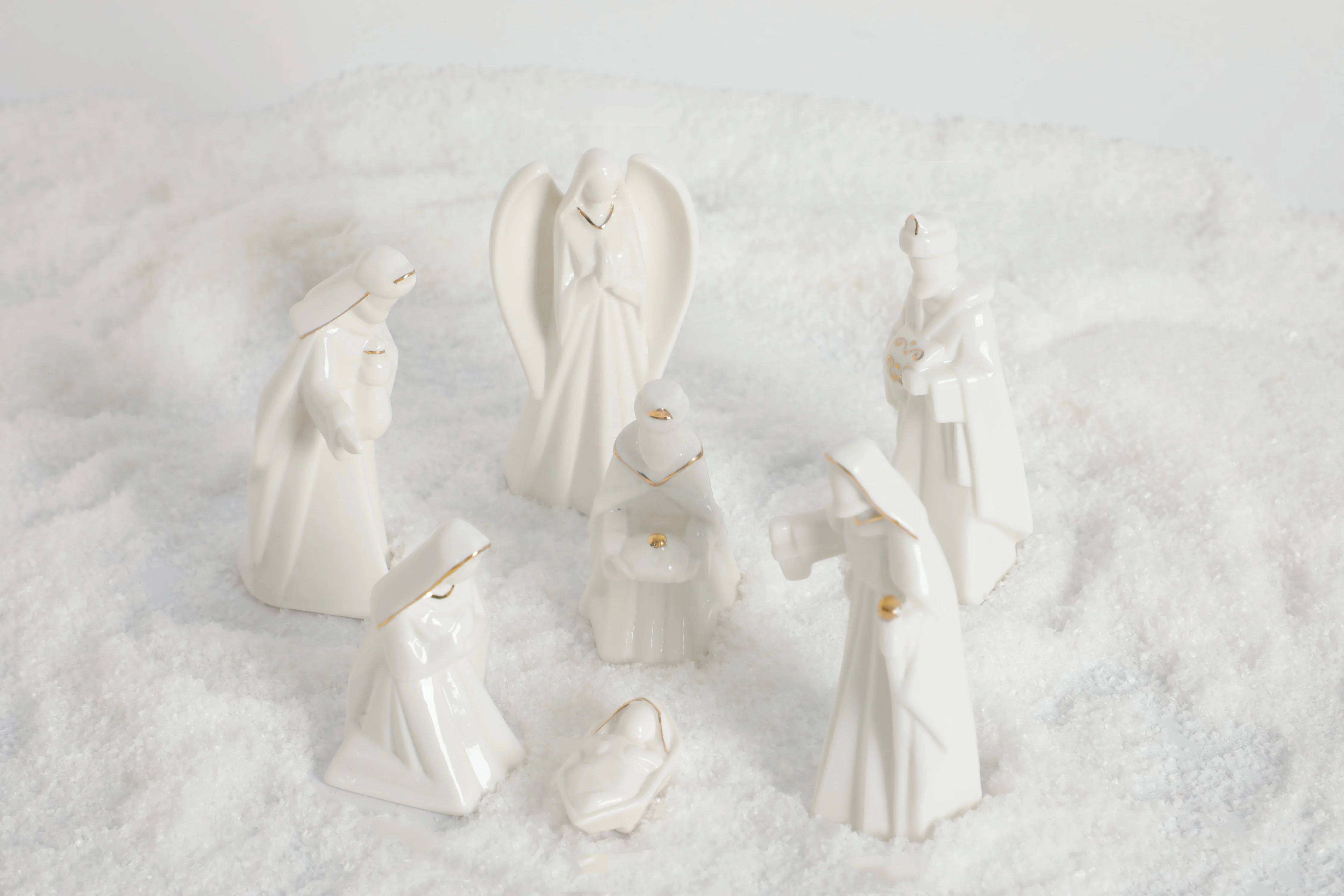 Wholesale Hand Carved Delicate White Ceramic Religious Nativity Set Figurines With Gold Rim For Sale