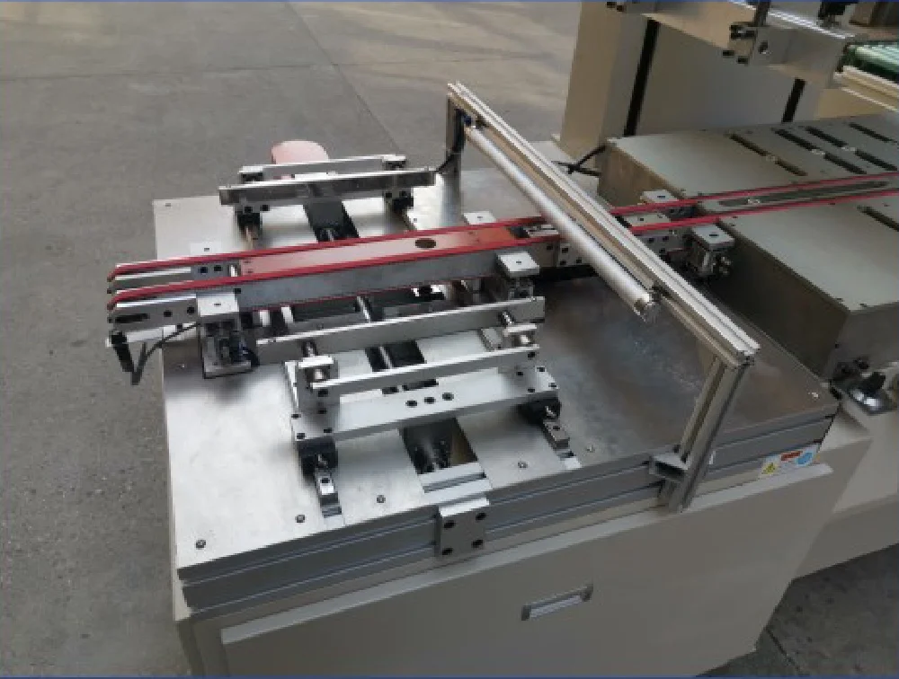 Automatic polycarbonate nameplate silk screen printing machine