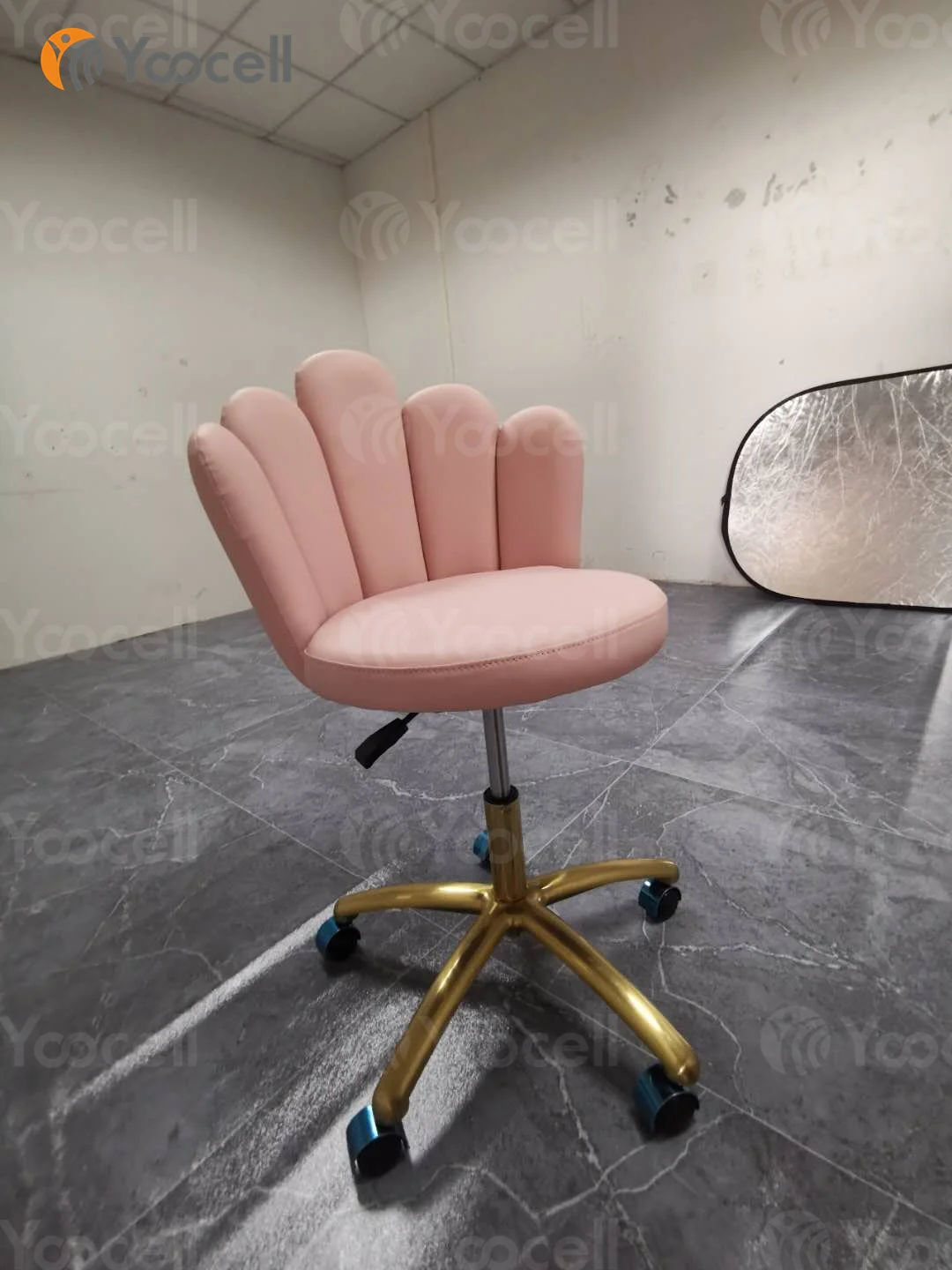 Yoocell hot selling 360-degree swivel adjustable Gas lift+electroplated base salon pink pink beauty salon stool