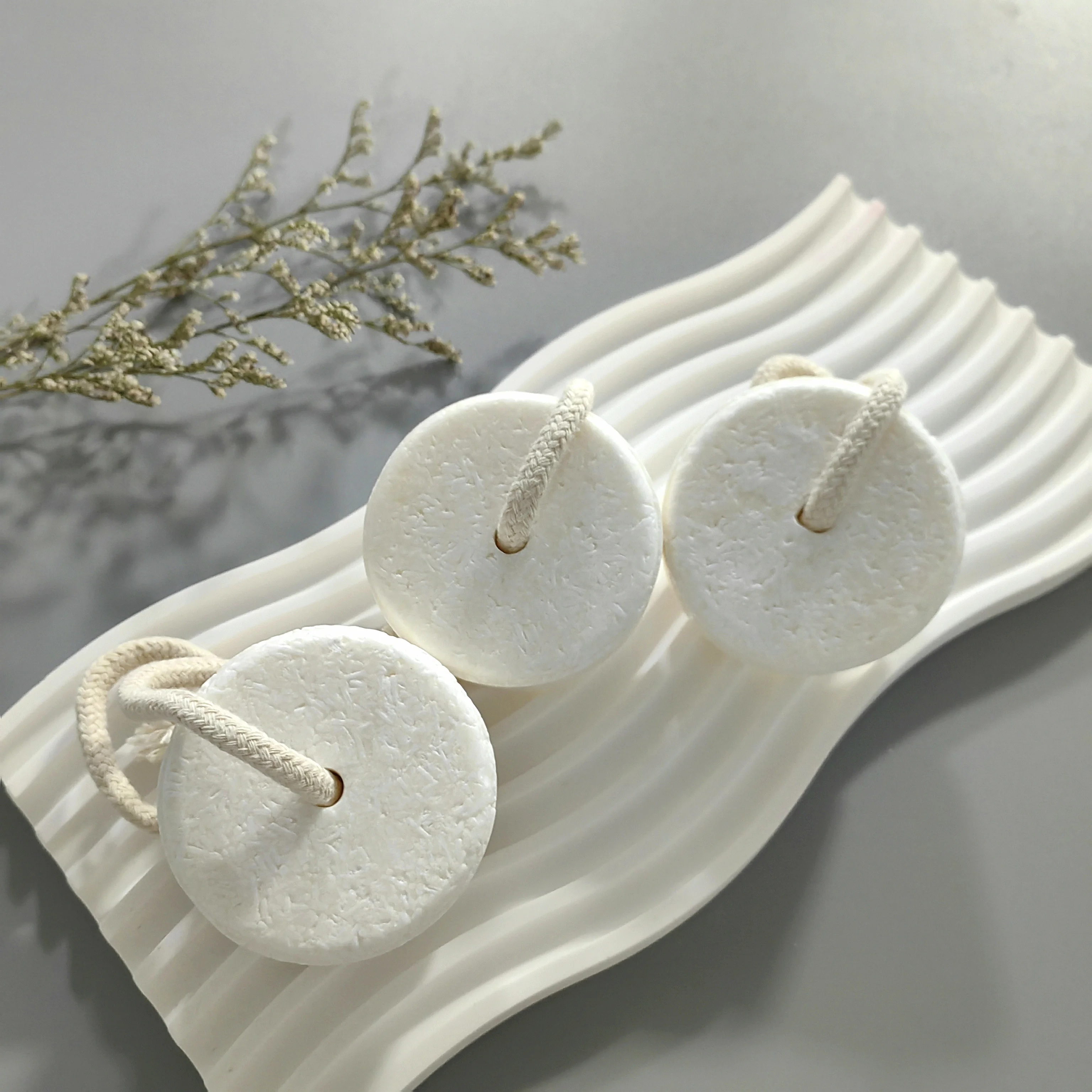 New Style Hot Selling White Handmade Strong Cleaning Power Toilet shampoo bar soap on a rope shampoo soap on a rope