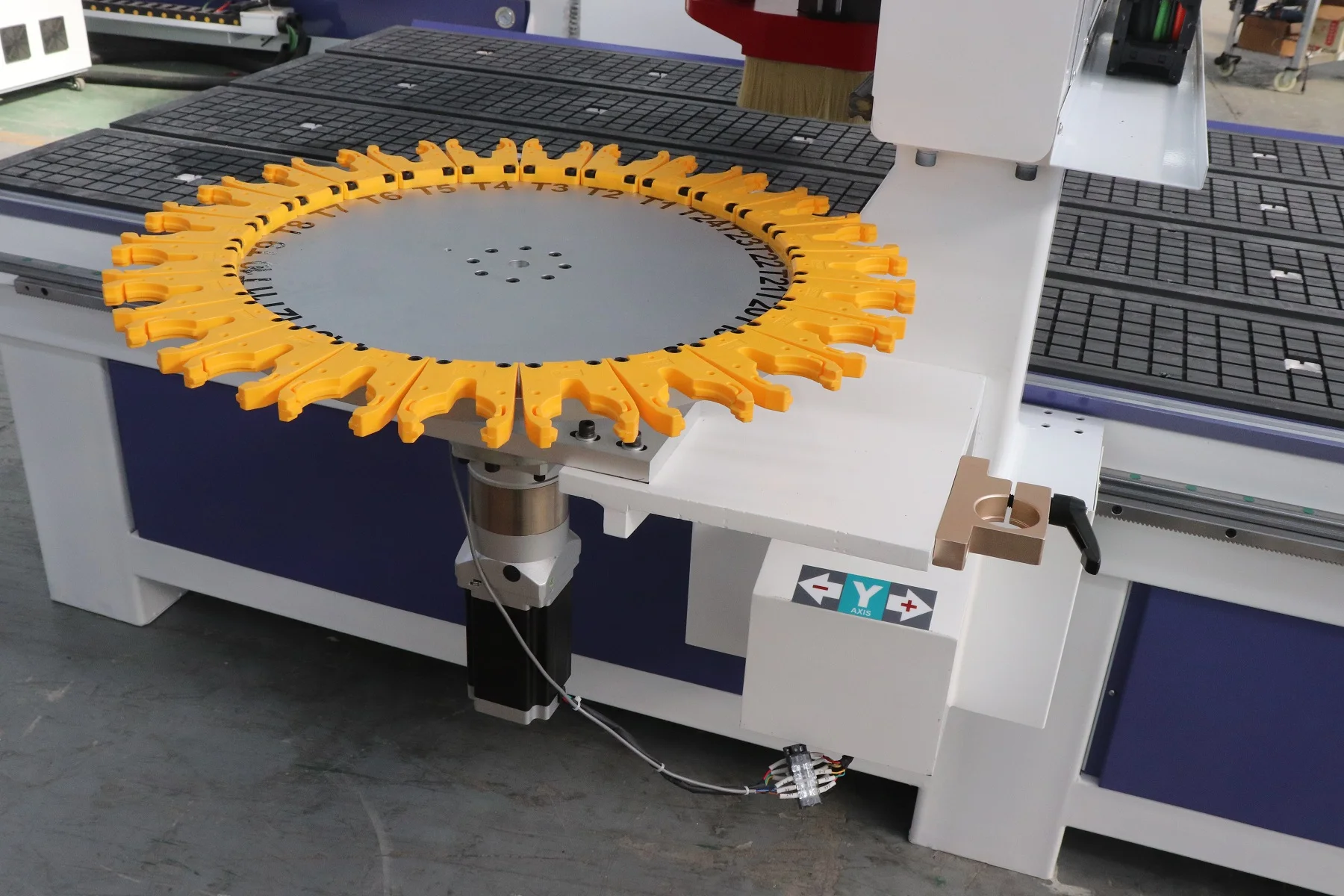 Taiwan Syntec 6MB ATC controller cnc wood wodking cutting machine 3D embrossment cnc etched router machine for door bed