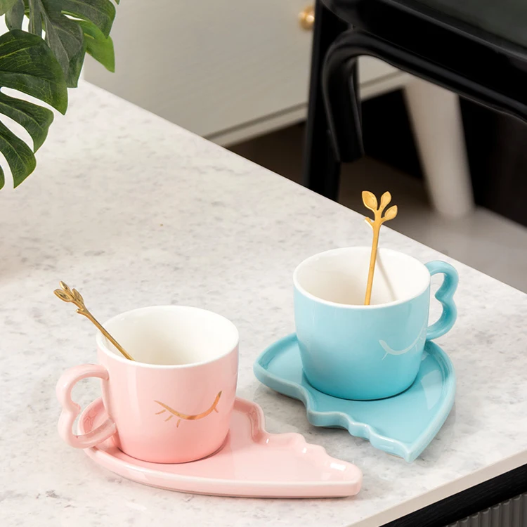 Ins Style Romantic Gift Sweet Kiss Couple Heart Shape Ceramic Tea Coffee Cups Saucer With Spoon