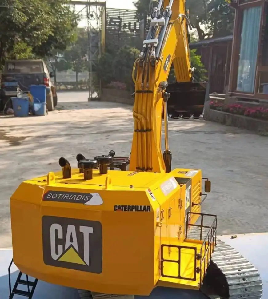 1 / 14 hydraulic excavator model (Carter 6015b)