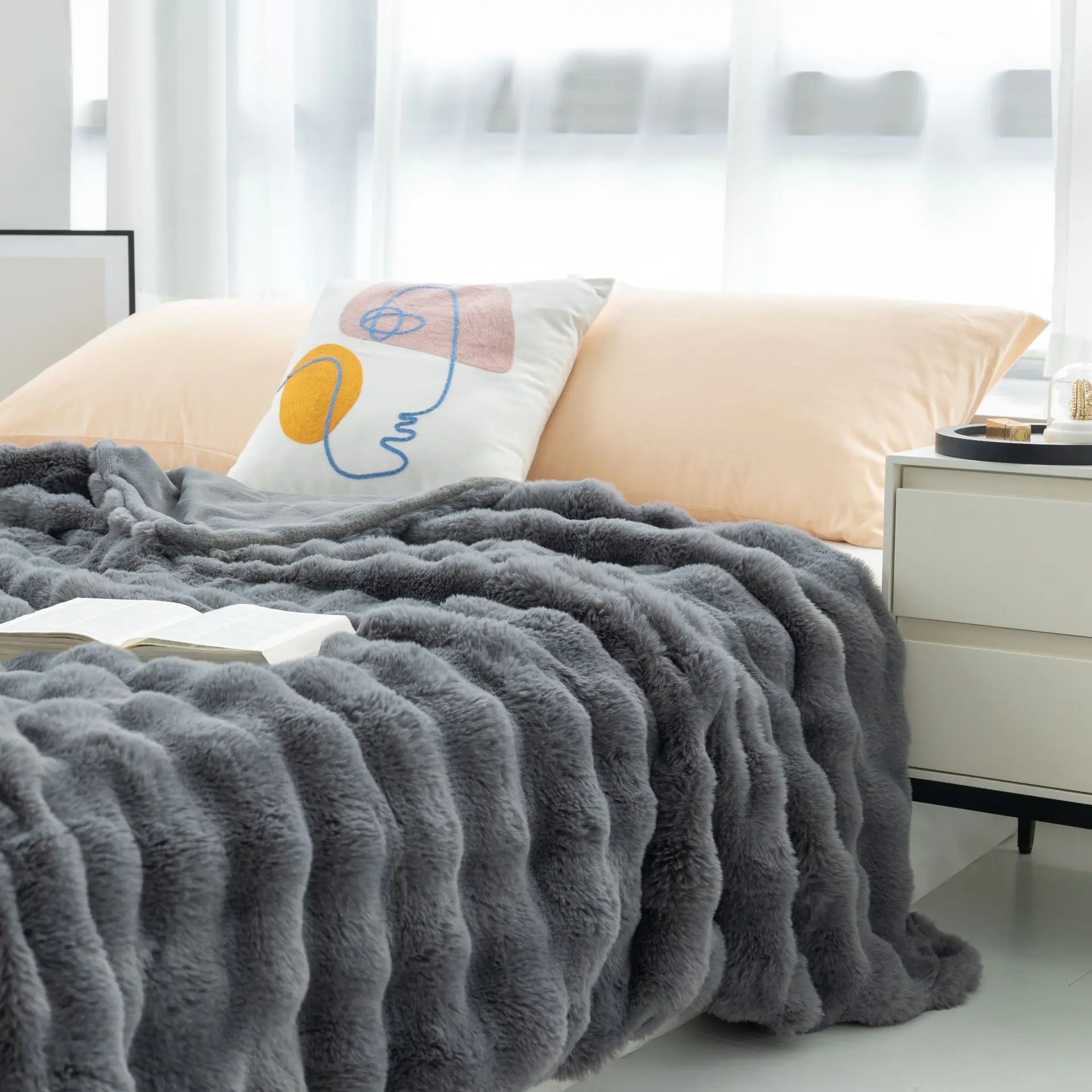 Soft Stylish Luxury Warm Embossed Tie Dye Ruched Bubbly Rabbit Faux Fur Minky Throw Blankets For Winter