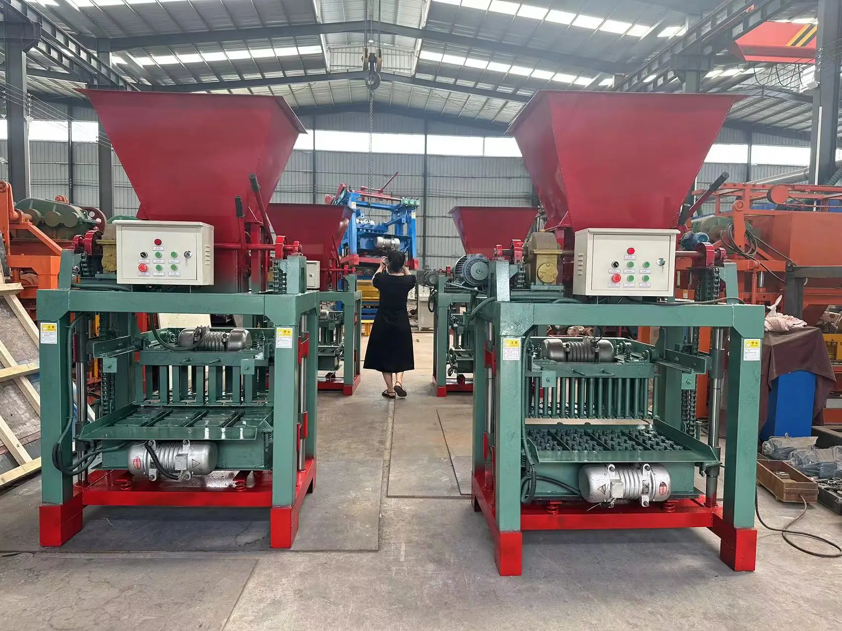 QT4 Model Cement Brick Machine Cost-Effective Equipment for Clay-Based Concrete Block Production 4-35C Series