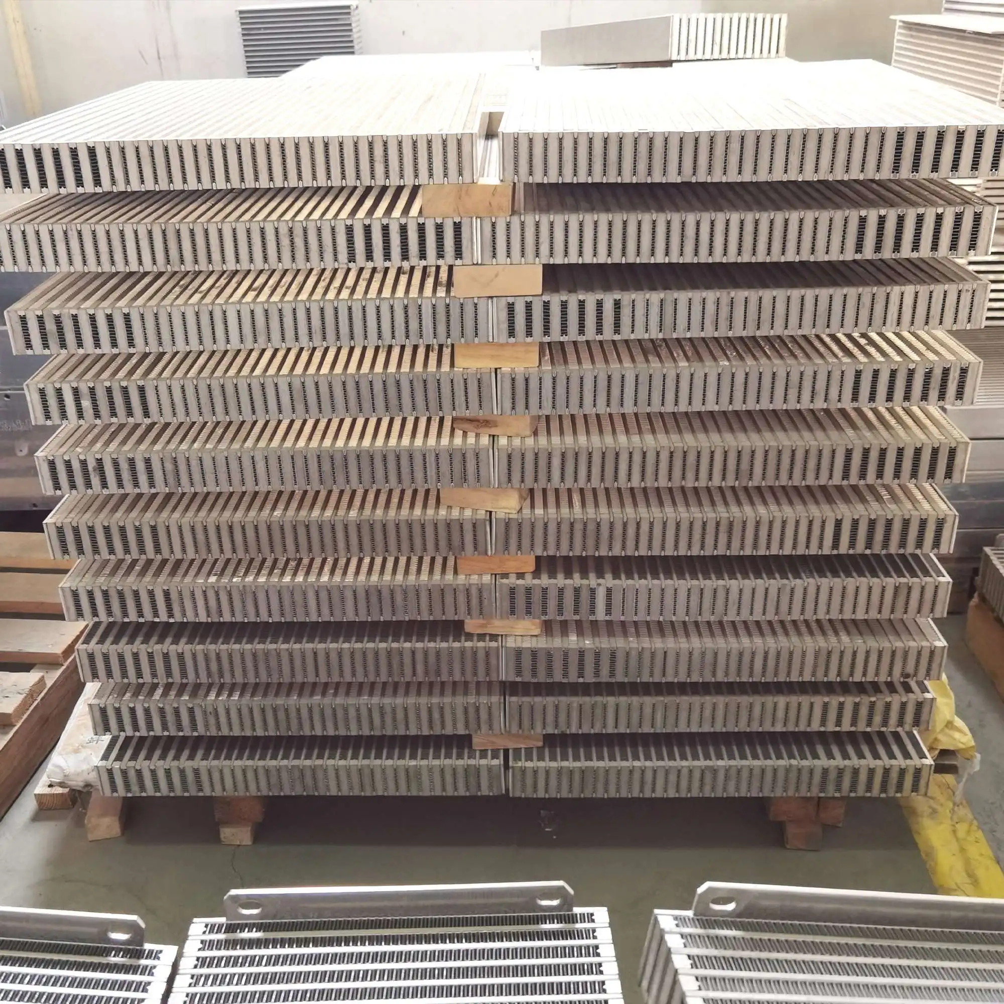 China Factory Supply Aluminum Plate-fin Heat Exchanger Core Oil Cooler Cores