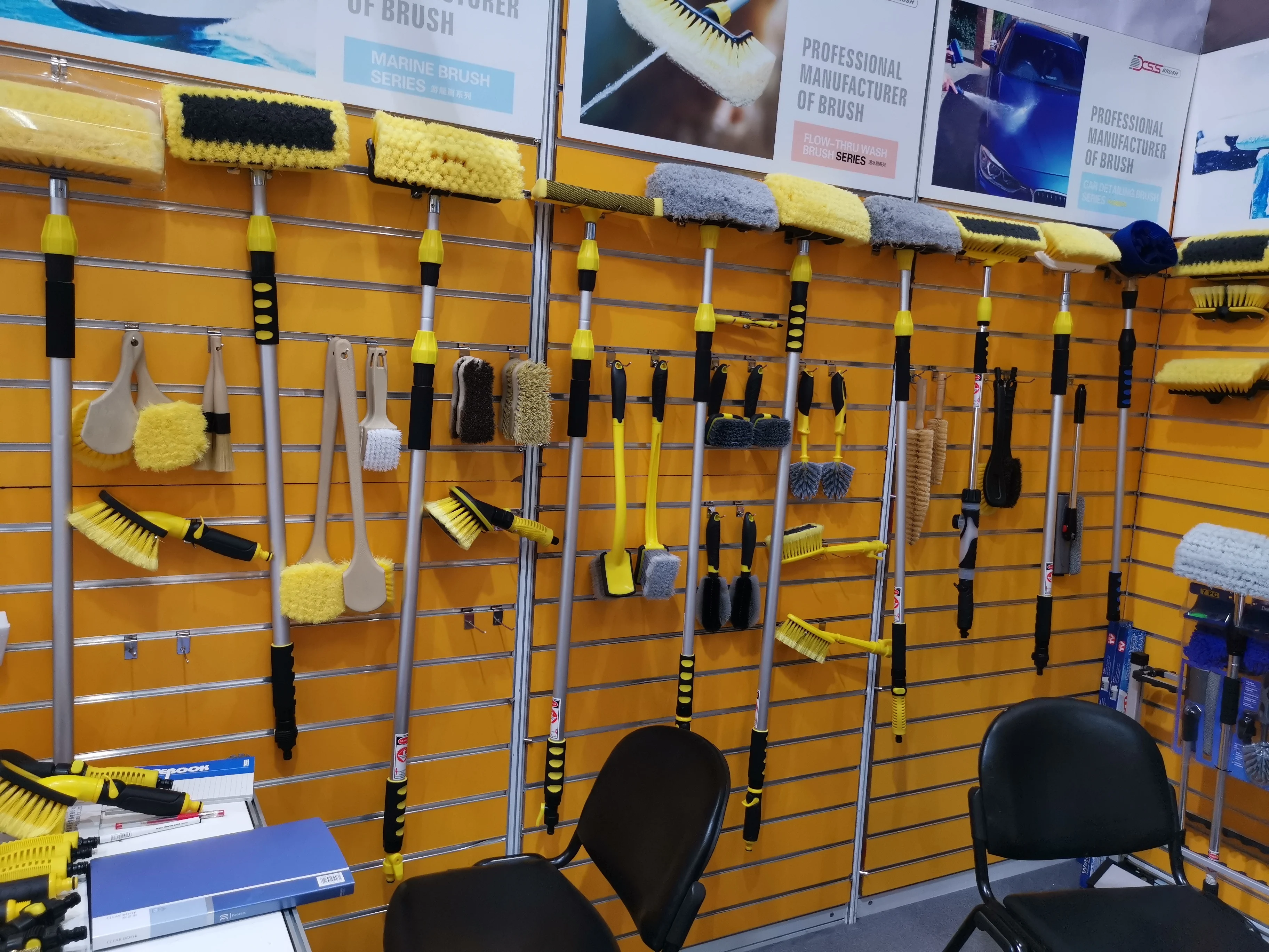 pp pbt pvc pet brush ,telescopic water flow brush for truck,RV,suv,van,bus washing for customer design