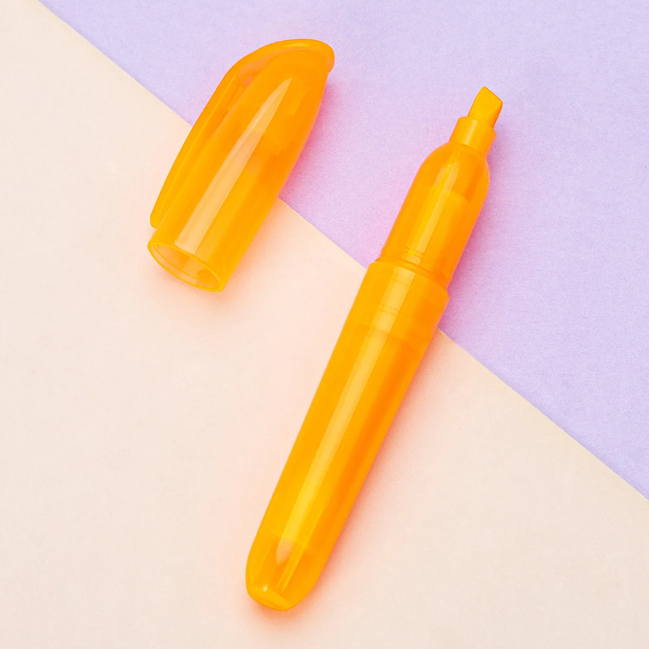 Factory Customized Simple Highlighter Cute Portable Plastic Highlighter Pen Mini Highlighters Portable Compact Markers